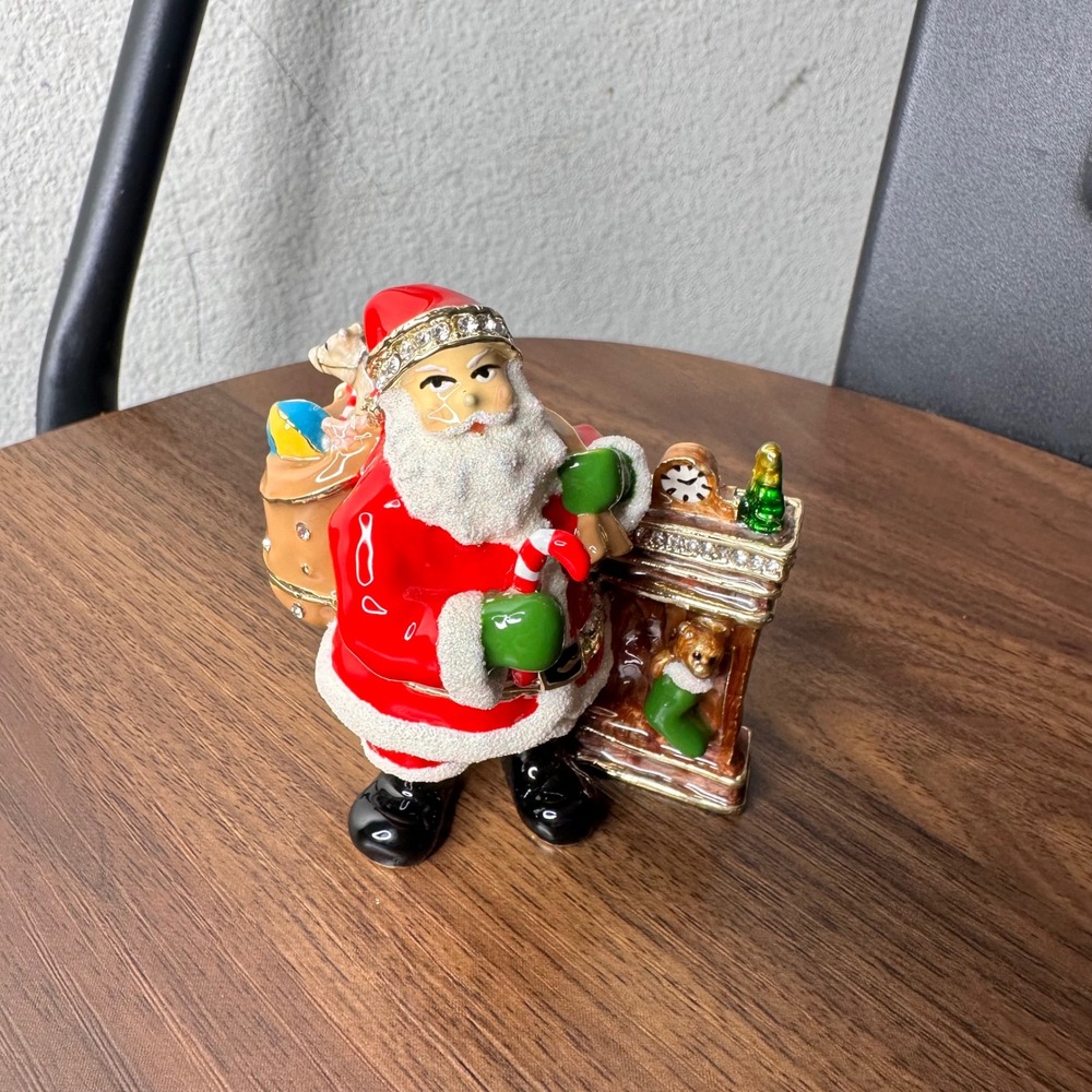 Santa Claus at‎ Fireplace Enameled Metal Trinket Box Crystal Accents Red Gold